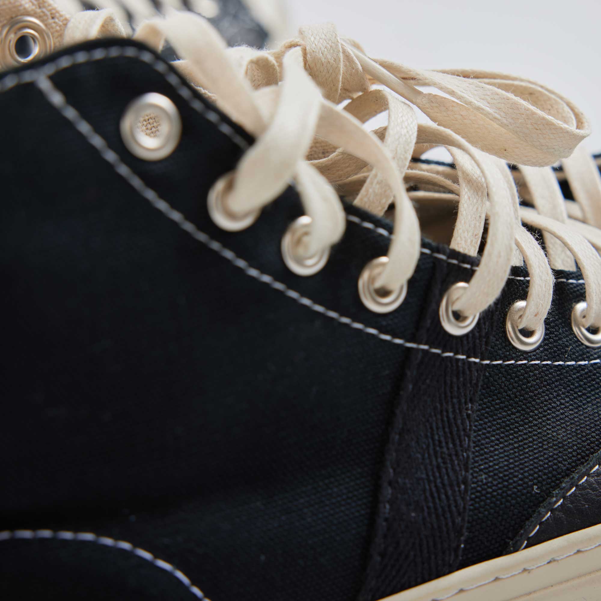 Men's Canvas Hi | Black and White