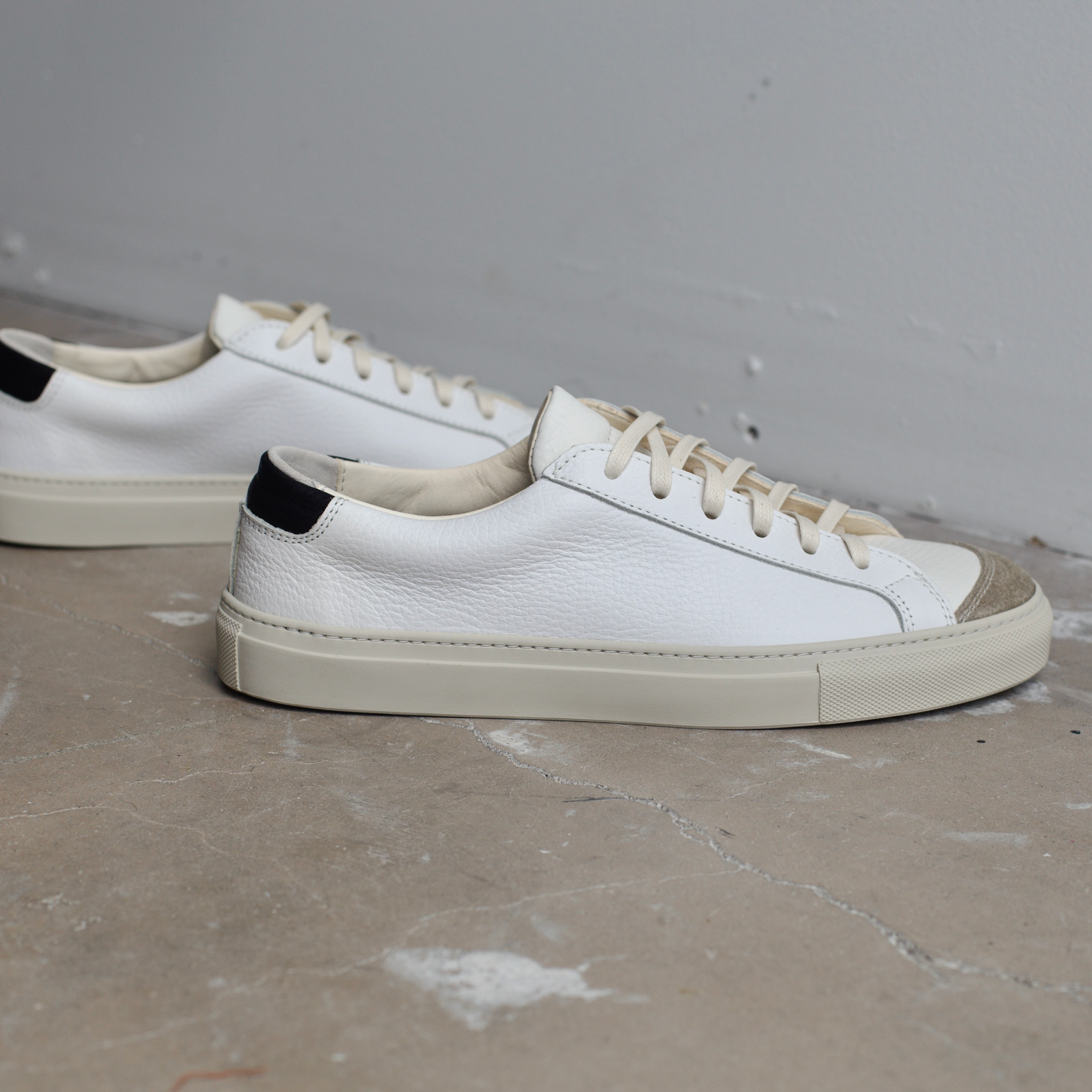 Men's James Court Sneaker | Lo | Ivory and Black